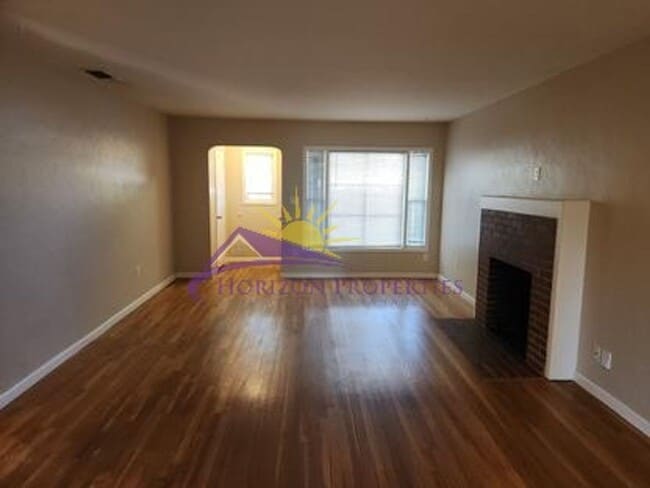 4570 Orinda Way