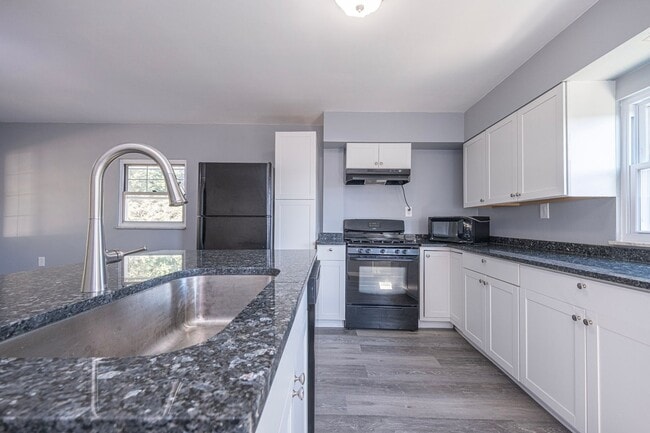 Photo - Spacious 4 Bedroom 2.5 Bath Home For Rent