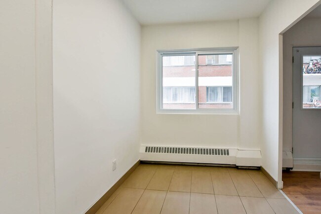 Photo - 809 Av. Bloomfield Unité 303