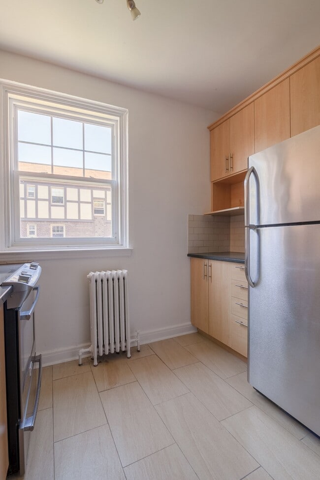 Photo - 4715 Chem. Queen Mary Unité 2