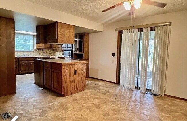 "Charming 3-Bedroom Haven with 2 Baths and 2350 Sq. Ft. of Spacious Living in Springdale!"