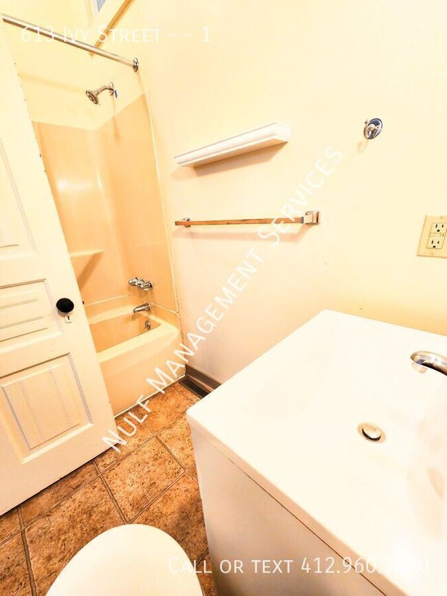 Photo - 613 Ivy St Unit 1