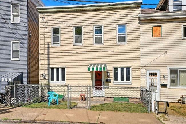 Photo - 3225 Mary St