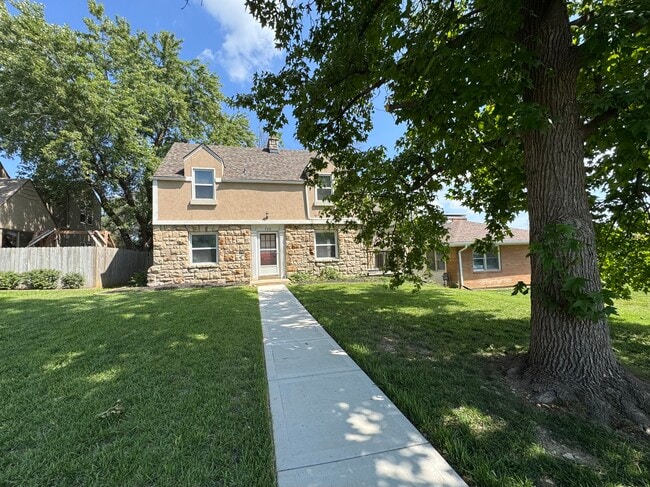 Photo - 738 E Meyer Blvd