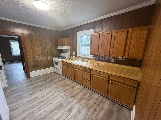 Photo - 1514 E 1st St