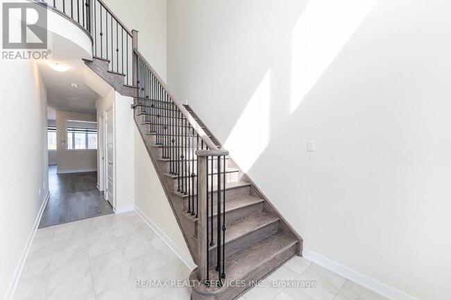 Photo - 82 STARBOARD Cres