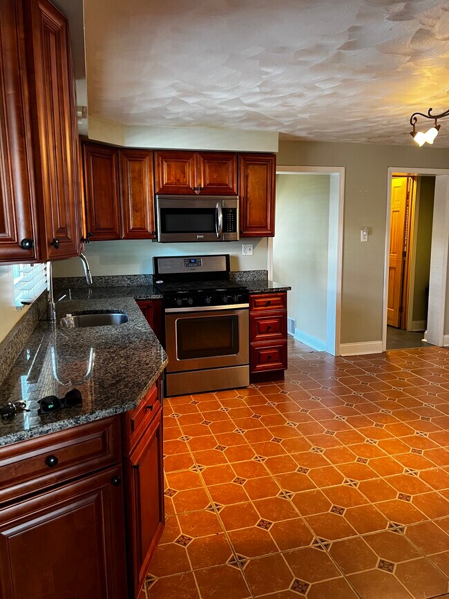 Kitchen - 4842 Hatfield St