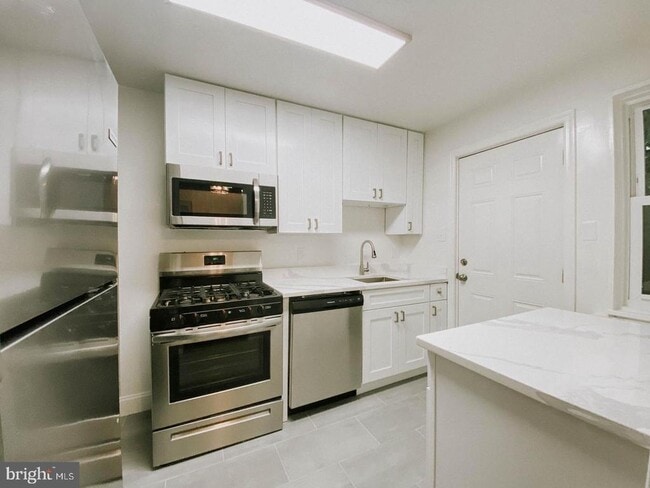 Building Photo - 44 E Rosemont Ave