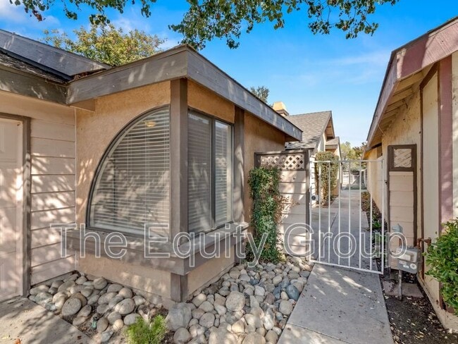 Photo - 1730 E Babcock Ave