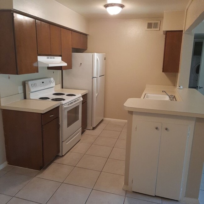 Building Photo - 5966 E 33rd Ct Unit 5966 Rental