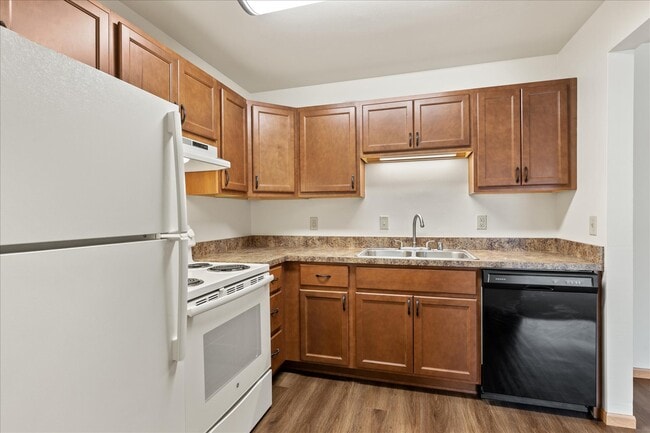 Kitchen with brand new cabinets and countertops! - Apple Valley Associates LLC