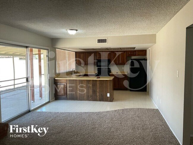 Photo - 3730 W Hartford Ave