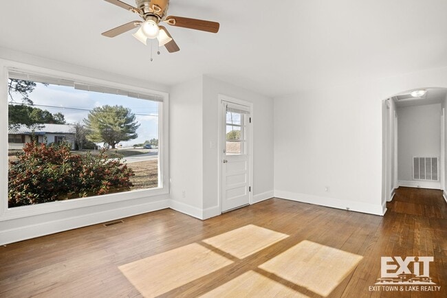Photo - 3 Bedroom/1 Bathroom Brick Ranch For Rent