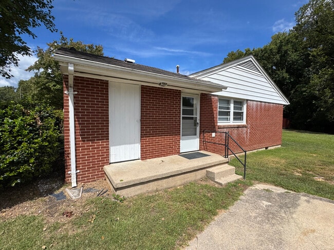 Photo - 405 Hampton Dr