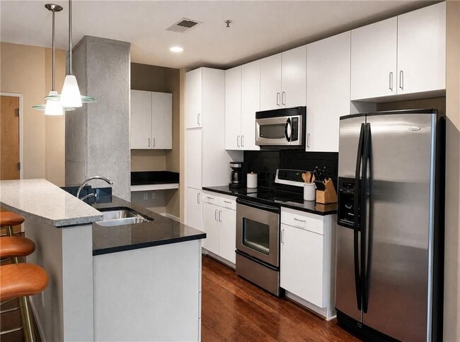Photo - 361 17th St NW Unidad 1706