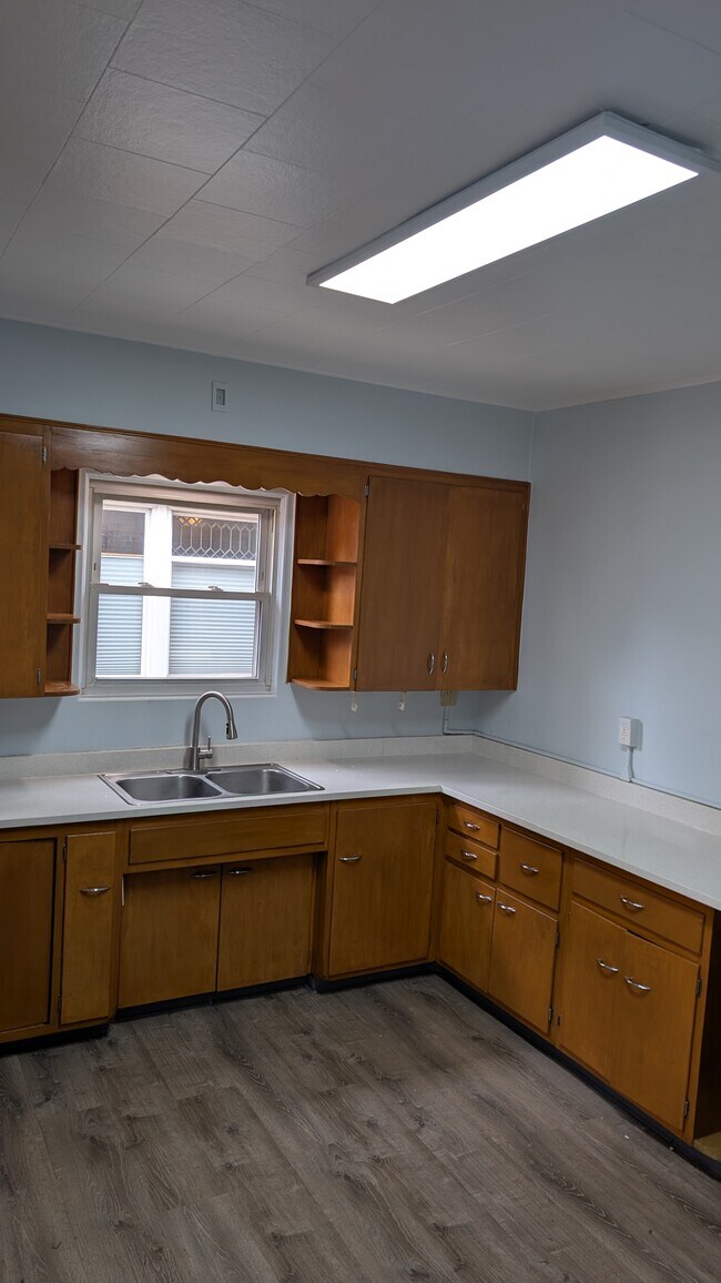 kitchen - 2006 52nd St Unit #1