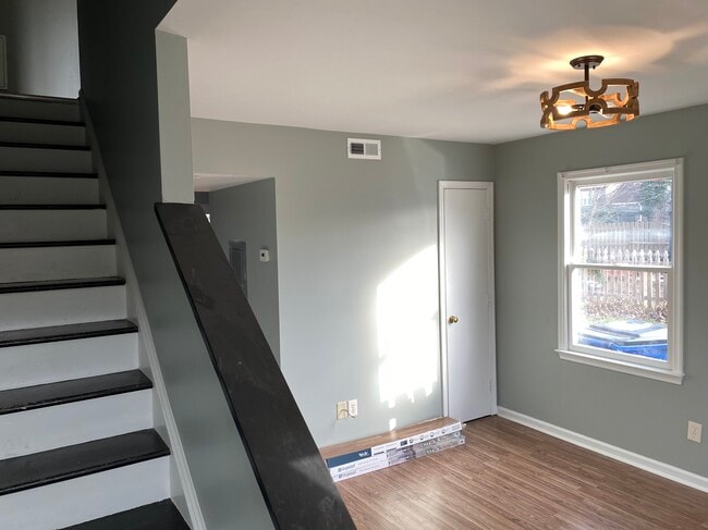 Photo - 1011 Mark St