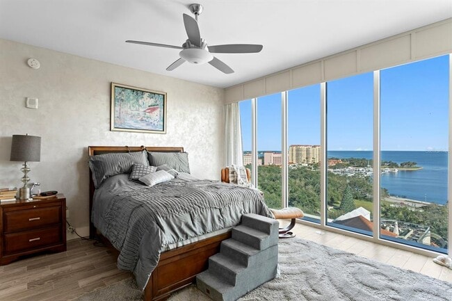 176 4th Ave NE Unit 1002