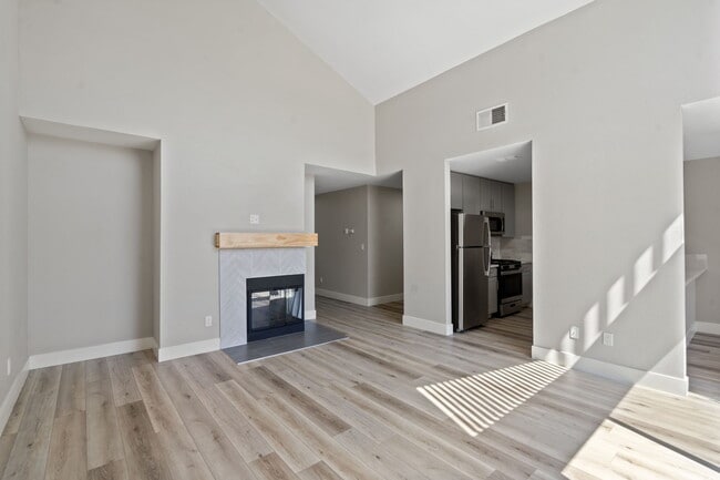 Deer Valley Apartment Homes