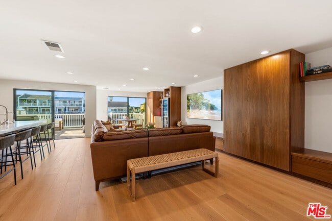 Building Photo - 4405 Costa De Oro