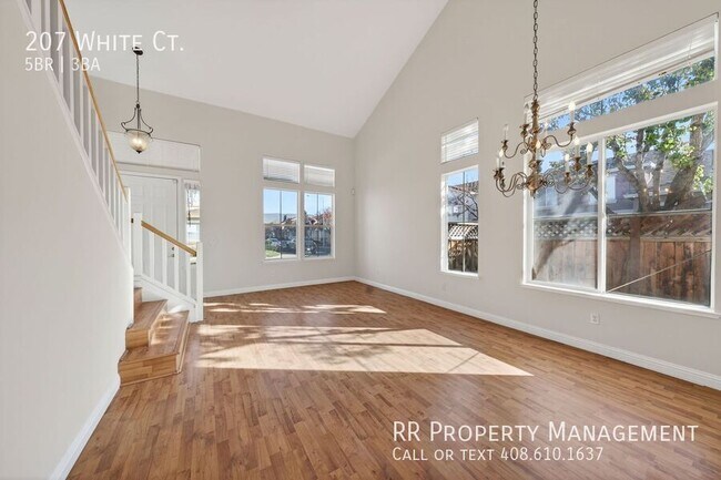 Photo - 207 White Ct