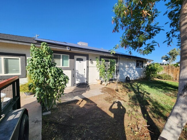 Building Photo - 3518 W Lynwood St