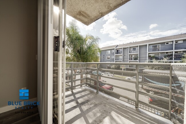 Photo - 8430 Cedros Ave Unidad 102