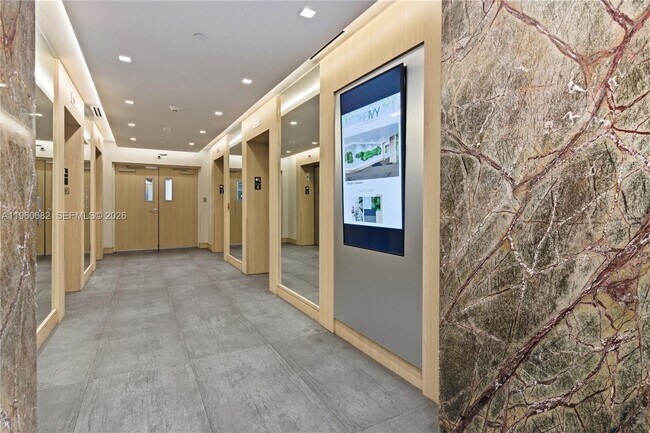 Photo - 90 SW 3rd St Unidad 2408