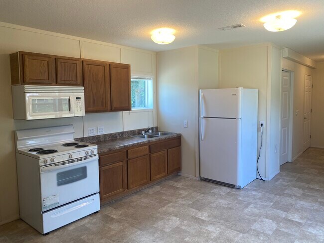 Photo - 17020 Meridian Blvd House