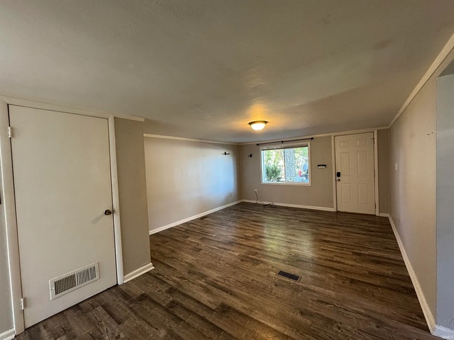 Photo - 800 Clark St