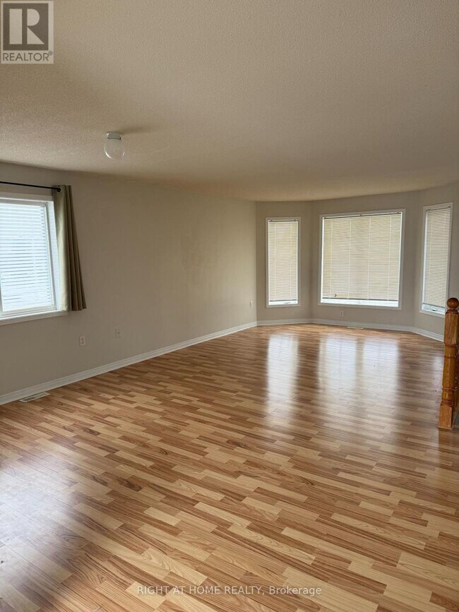 Photo - 229 Dunsmore Ln
