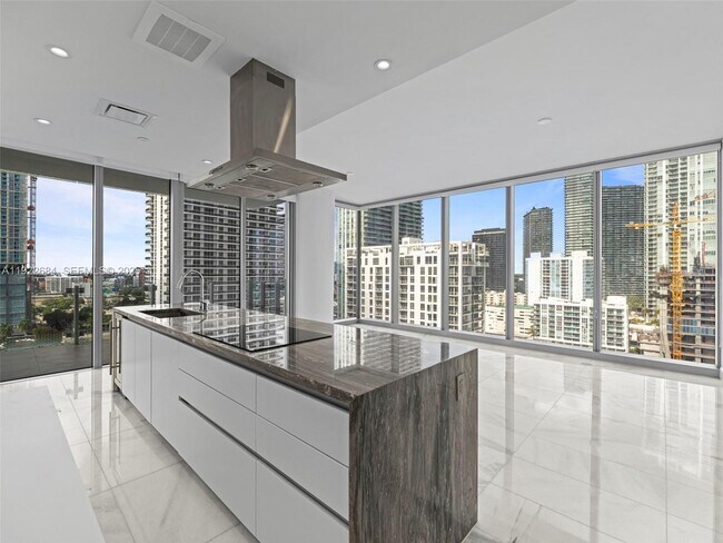 Photo - 700 NE 26th Terrace Unidad 1706