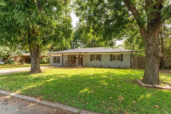 Photo - 2328 S Krowse Ave