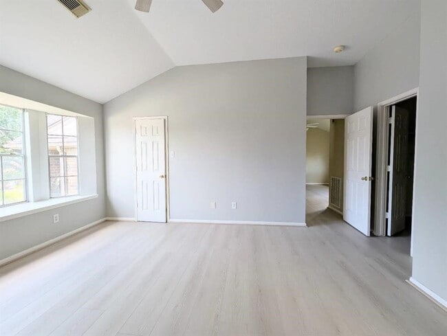 Photo - 4521 Stonebridge Dr