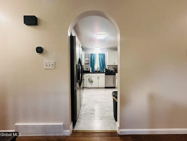 Photo - 4 Thoroughbred Ln