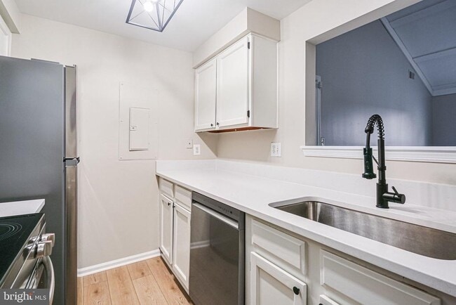 Photo - 13027 Shadyside Ln Unit 12-207