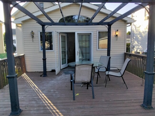 Photo - 295 Center St