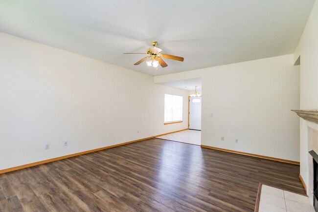 Photo - ***1502 Cresent***