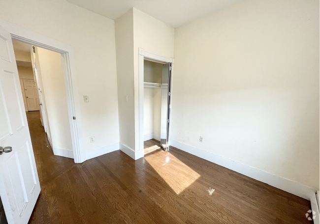 Building Photo - 106 Buttonwood St Unit #3 Rental