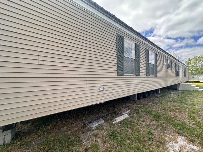 Building Photo - 3 Bed 2 Bath MH - Under Renovations