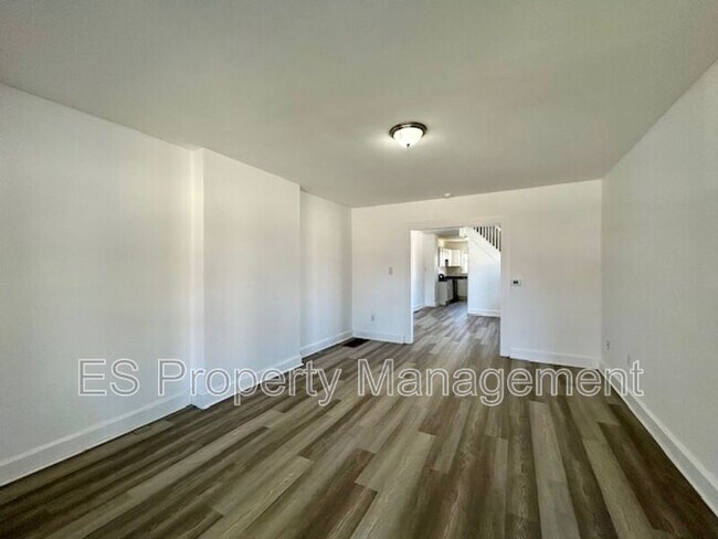 Photo - 2960 N Park Ave