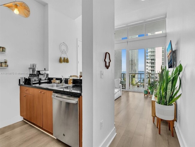 Photo - 2200 NE 4th Ave Unidad PH05