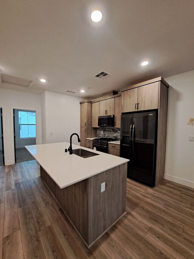 Photo - Fresno 3BR Pet-Friendly Townhouse with Community Amenities!