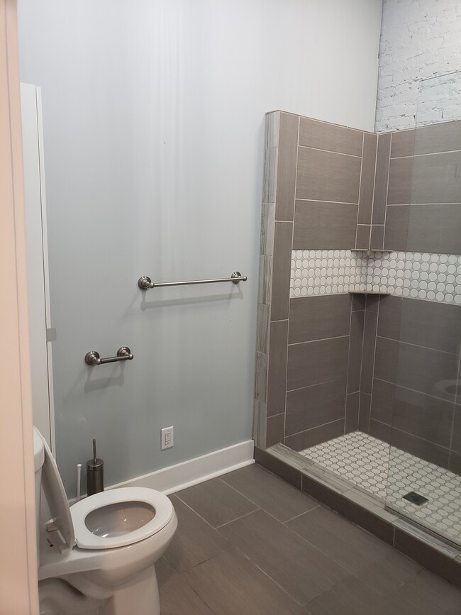 great shower with rain showerhead