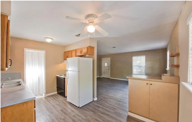 Photo - 3 Bed 3 Bath House next to West Campus