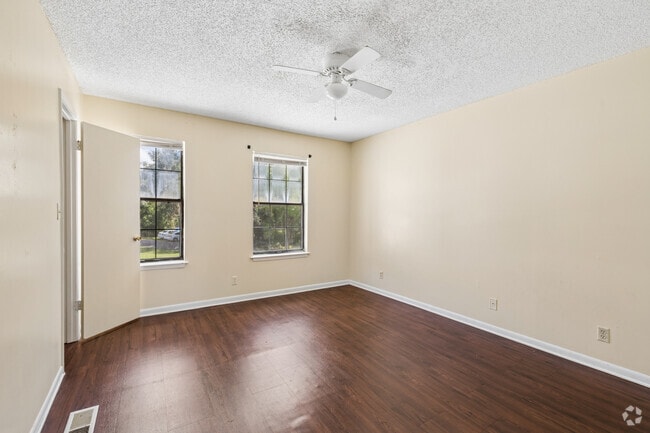 2BR, 1.5BA - 928SF - Primary Bedroom