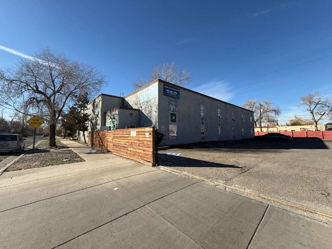 Building Photo - Downtown studio! Laundry on-site! Move-in special! Unit 15