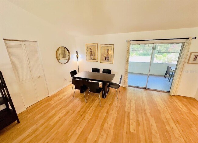 104 Hartwood St