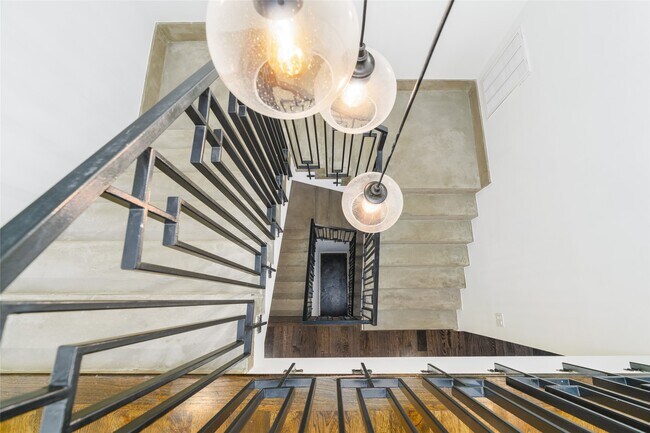 Photo - 1016 Crocker St