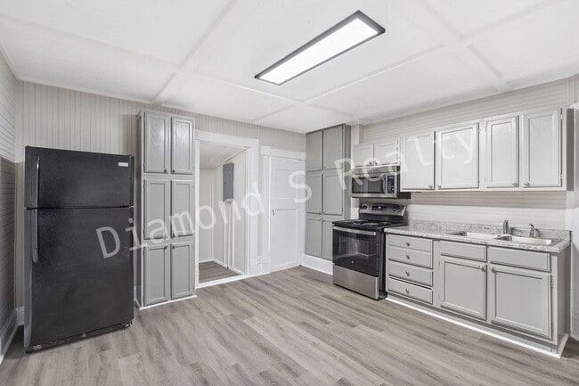 Photo - 240 E Mill St